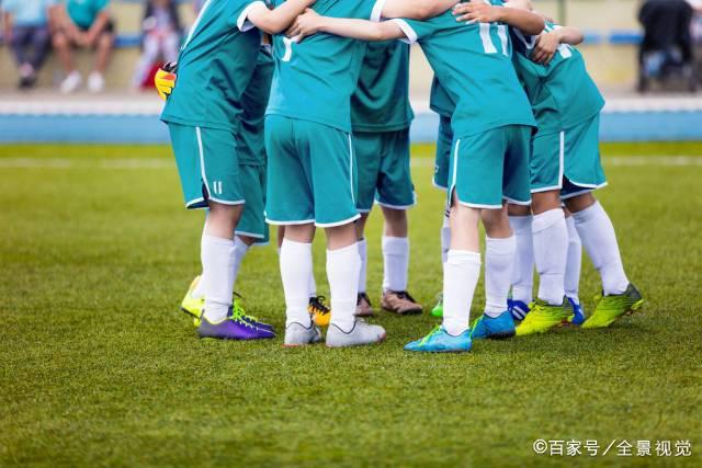 李冰洁在亚运会游泳比赛中夺金，期待更好表现